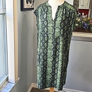 By anthropology Straight shift dress green and black 2 pockets. Size sma…